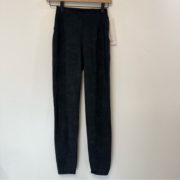 LULULEMON here to the HR pant 7/8 grey NWT - Picture 4 of 10